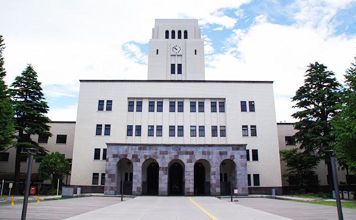 入学後1年間のカリキュラムの大部分を過ごす大岡山キャンパス。1934年竣工の本館は今も、威風堂々。