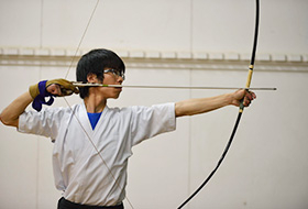 東工大に戻り、弓道部で下級生の指導と自分の練習